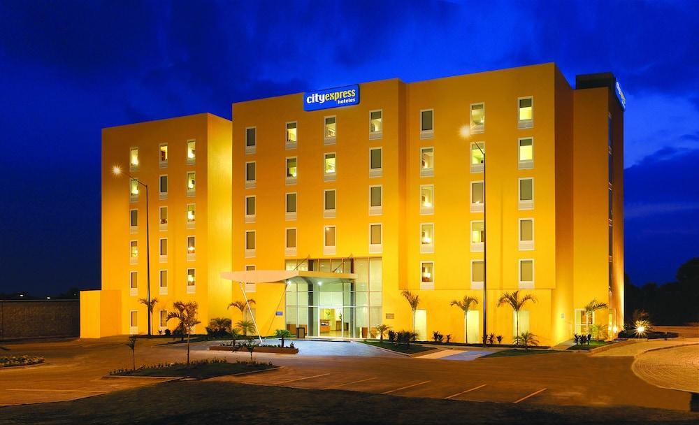 City Express By Marriott Irapuato Norte Экстерьер фото