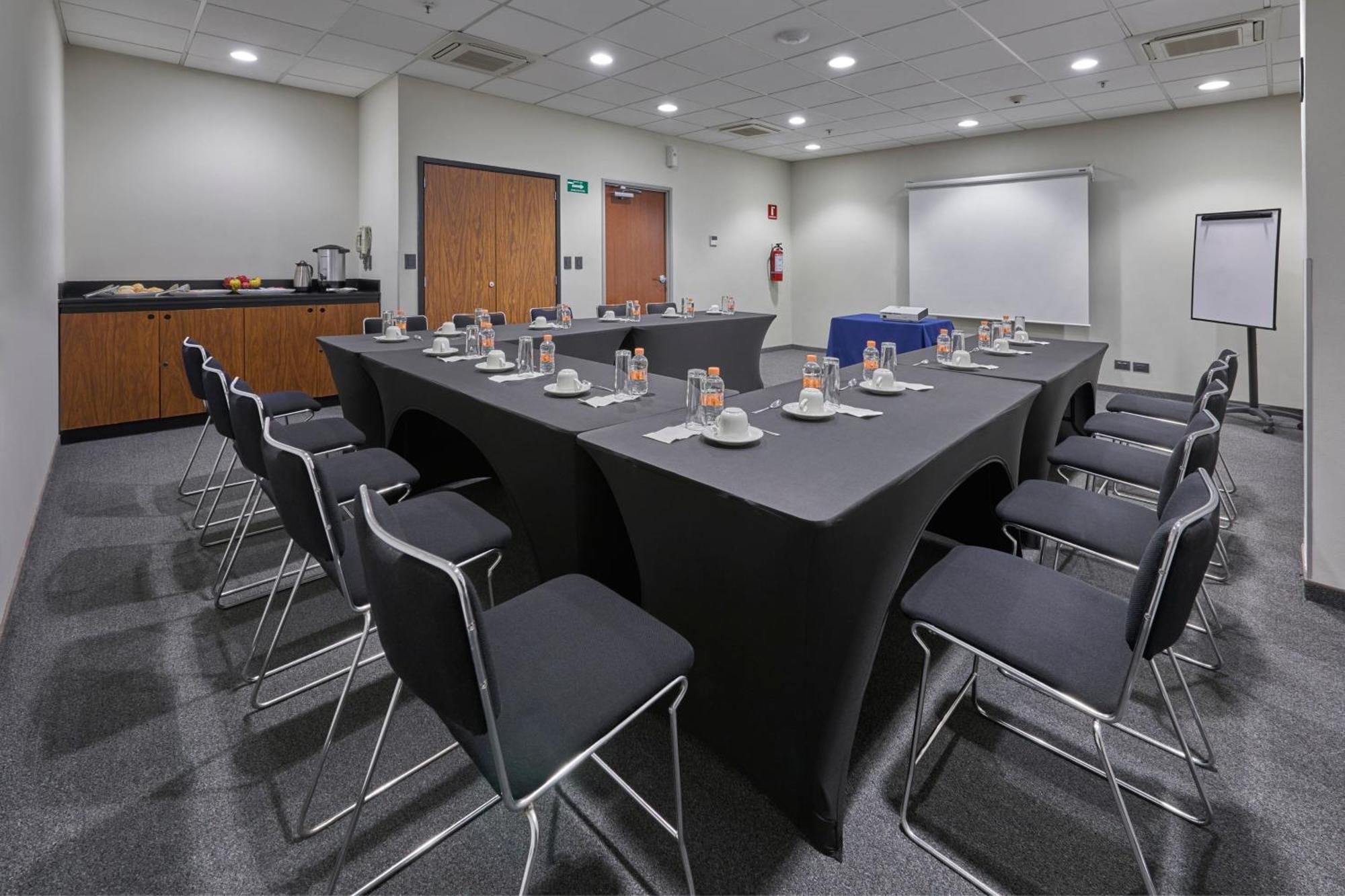 City Express By Marriott Irapuato Norte Экстерьер фото